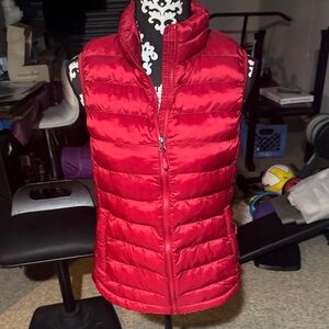 32 Degrees Women's Vibrant Red Puffer Vest